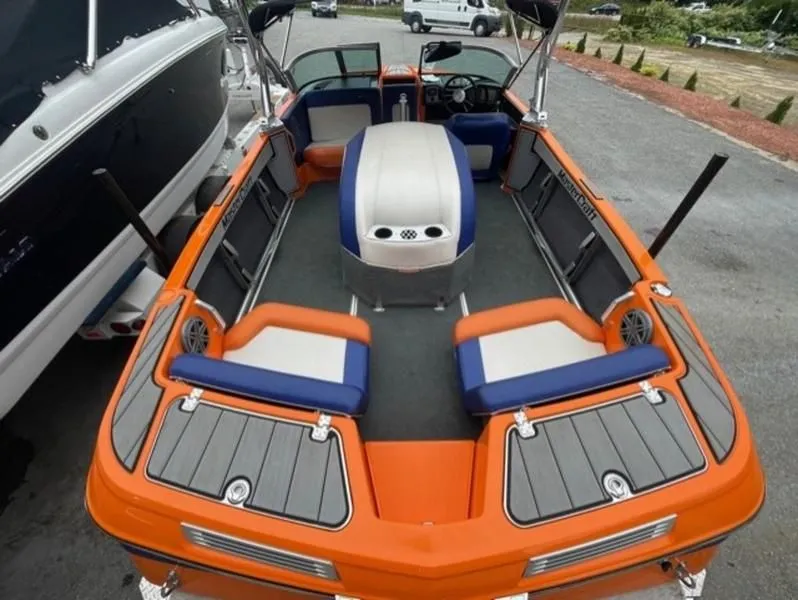 Slide: The Image of MasterCraft ProStar 2017 - 12