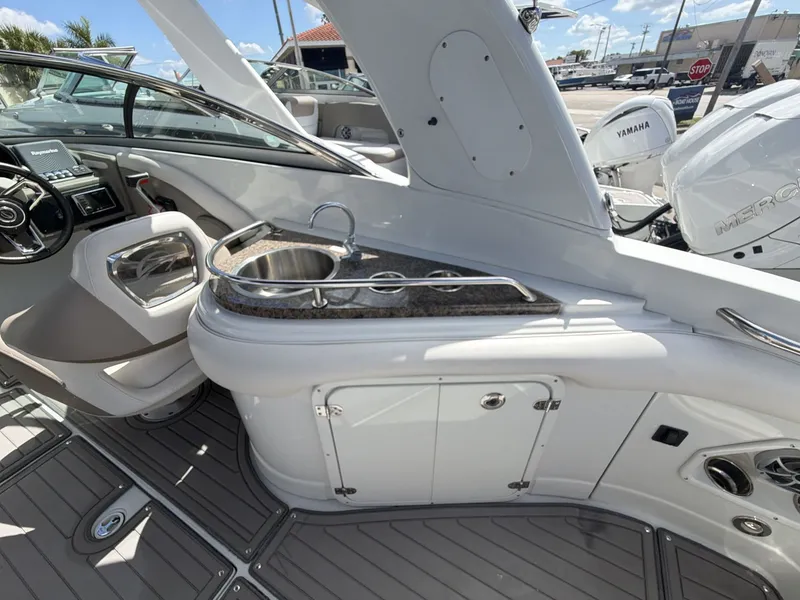 Slide: The Image of Crownline Boats Eclipse E26 XS 2019 - 13