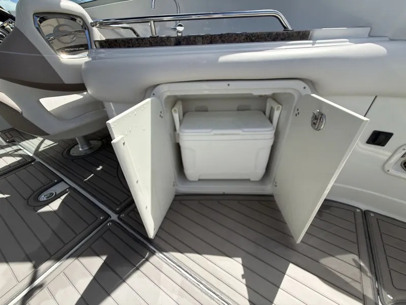 Slide: The Image of Crownline Boats Eclipse E26 XS 2019 - 21