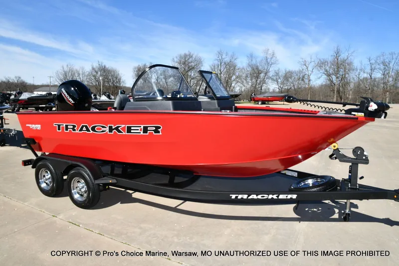 The Image of Tracker Pro Guide V-175 WT w/150HP 2026 - 1