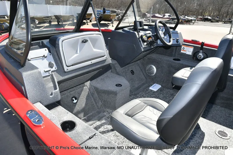 Slide: The Image of Tracker Pro Guide V-175 WT w/150HP 2026 - 16