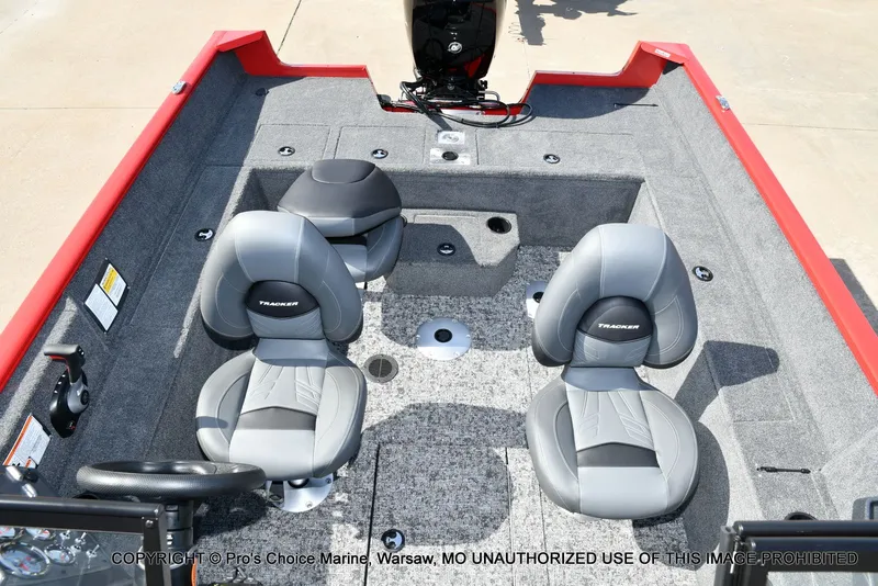 Slide: The Image of Tracker Pro Guide V-175 WT w/150HP 2026 - 17