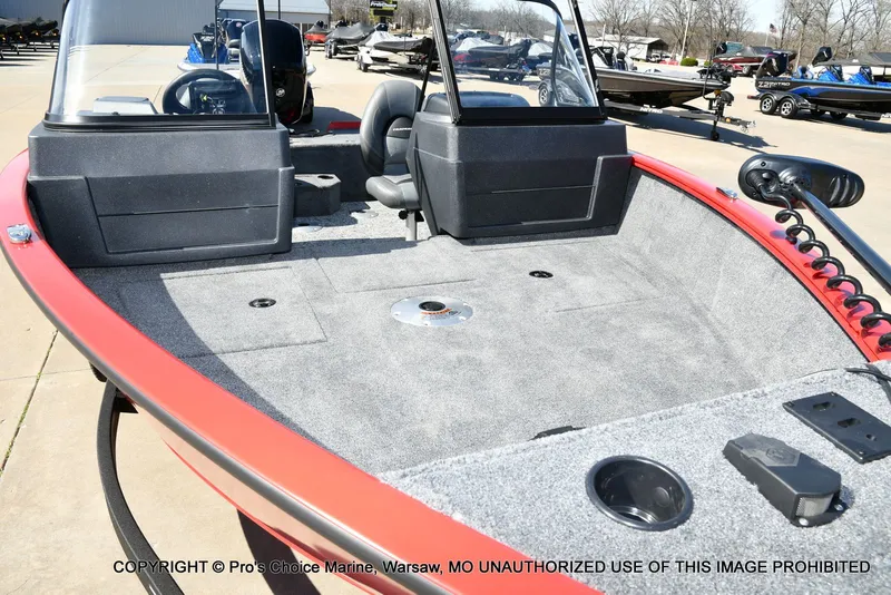 Slide: The Image of Tracker Pro Guide V-175 WT w/150HP 2026 - 18