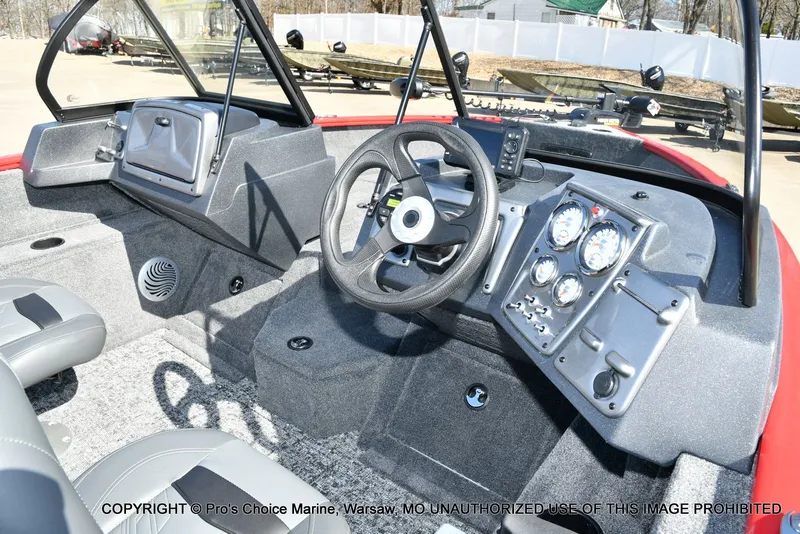 Slide: The Image of Tracker Pro Guide V-175 WT w/150HP 2026 - 31