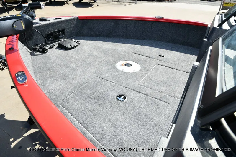 Slide: The Image of Tracker Pro Guide V-175 WT w/150HP 2026 - 33