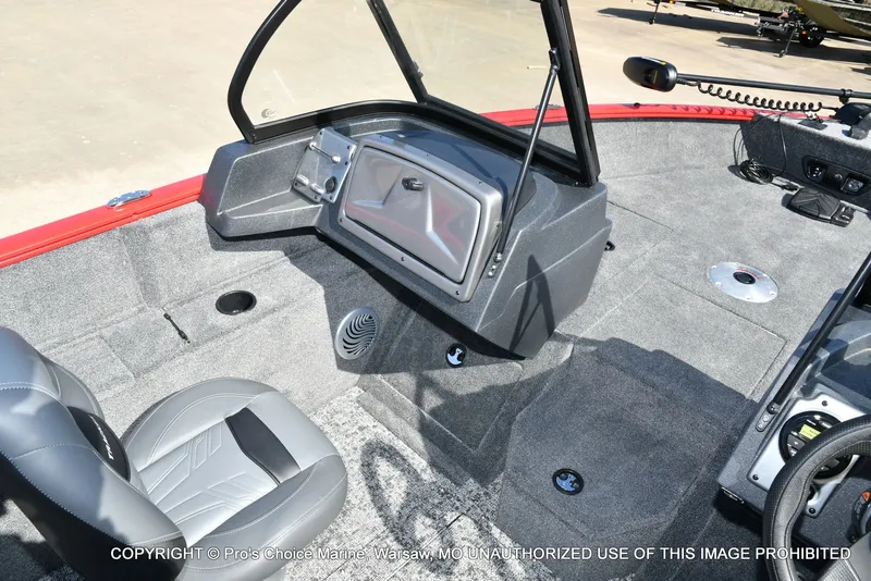 Slide: The Image of Tracker Pro Guide V-175 WT w/150HP 2026 - 39