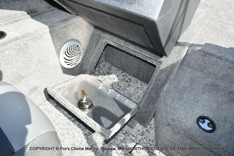 Slide: The Image of Tracker Pro Guide V-175 WT w/150HP 2026 - 42