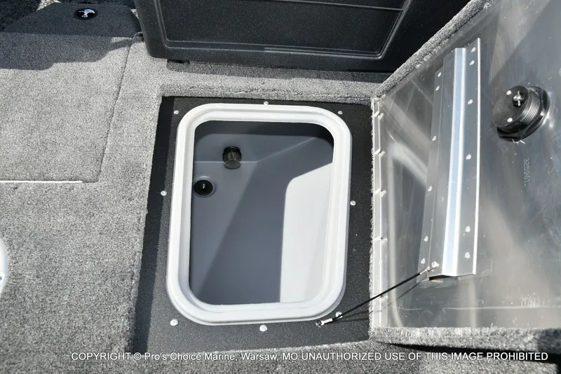 Slide: The Image of Tracker Pro Guide V-175 WT w/150HP 2026 - 49