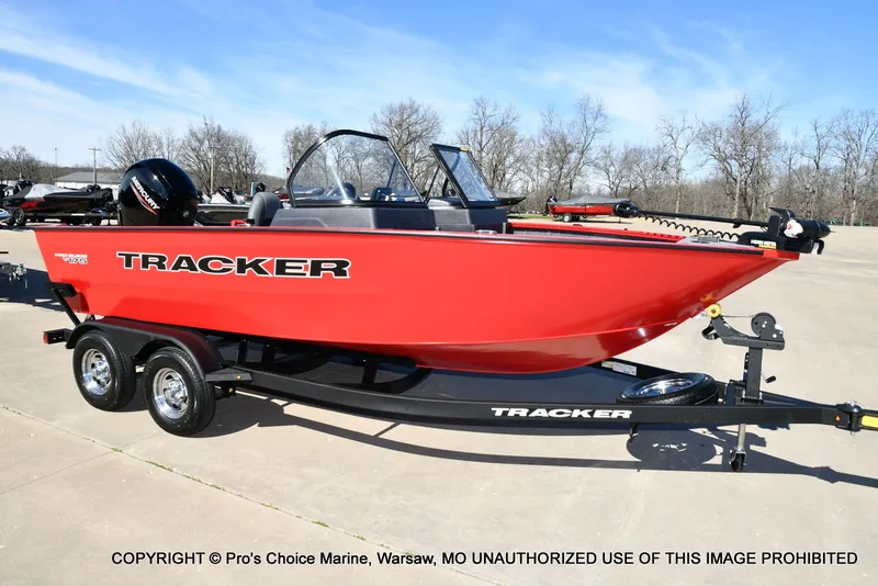 Slide: The Image of Tracker Pro Guide V-175 WT w/150HP 2026 - 77
