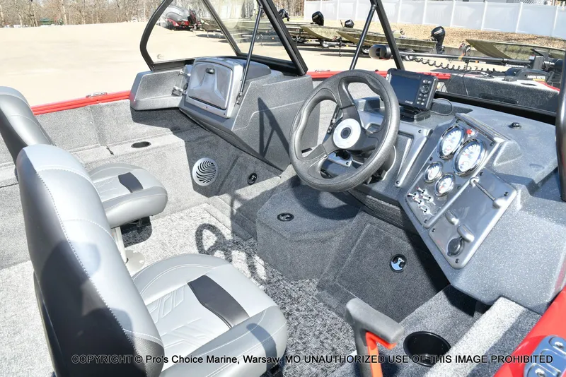 Slide: The Image of Tracker Pro Guide V-175 WT w/150HP 2026 - 8