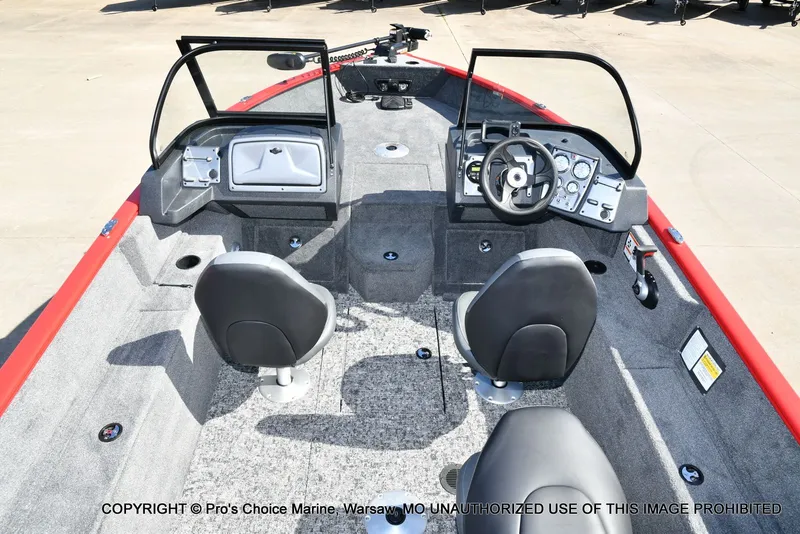 Slide: The Image of Tracker Pro Guide V-175 WT w/150HP 2026 - 9