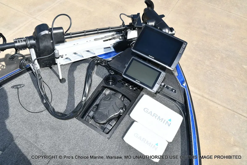 Slide: The Image of 2025 Nitro Z21 XL Pro with Garmin electronics and dual consoles. - 14