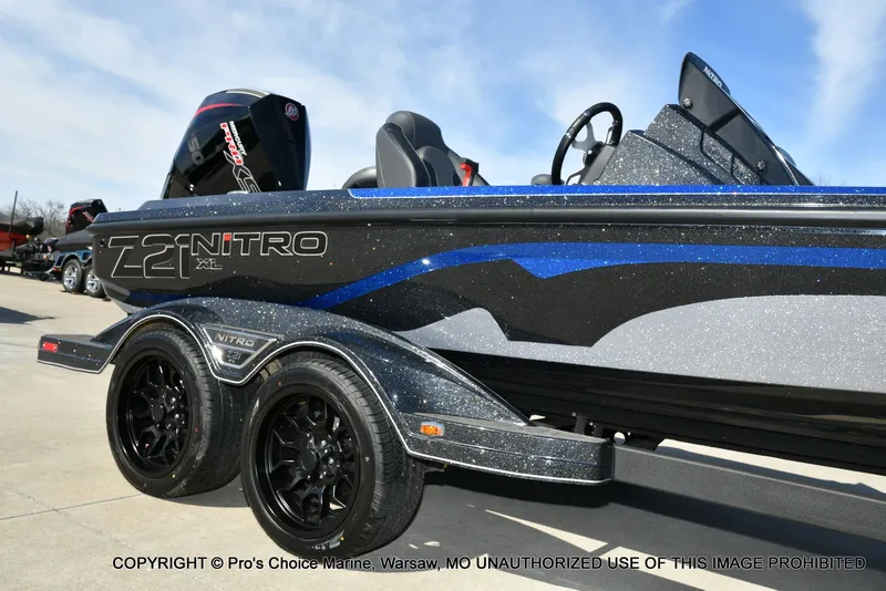 Slide: The Image of 2025 Nitro Z21 XL Pro Dual Console boat side view - 20
