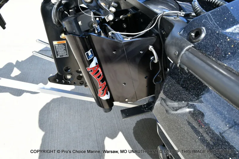 Slide: The Image of 2025 Nitro Z21 XL Pro boat motor with Atlas jack plate. - 25
