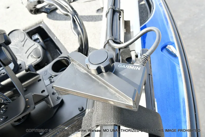 Slide: The Image of Garmin device on Nitro Z21 XL Pro Dual Console 2025 boat. - 30