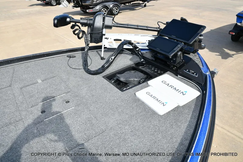 Slide: The Image of 2025 Nitro Z21 XL Pro with Garmin technology on deck. - 34