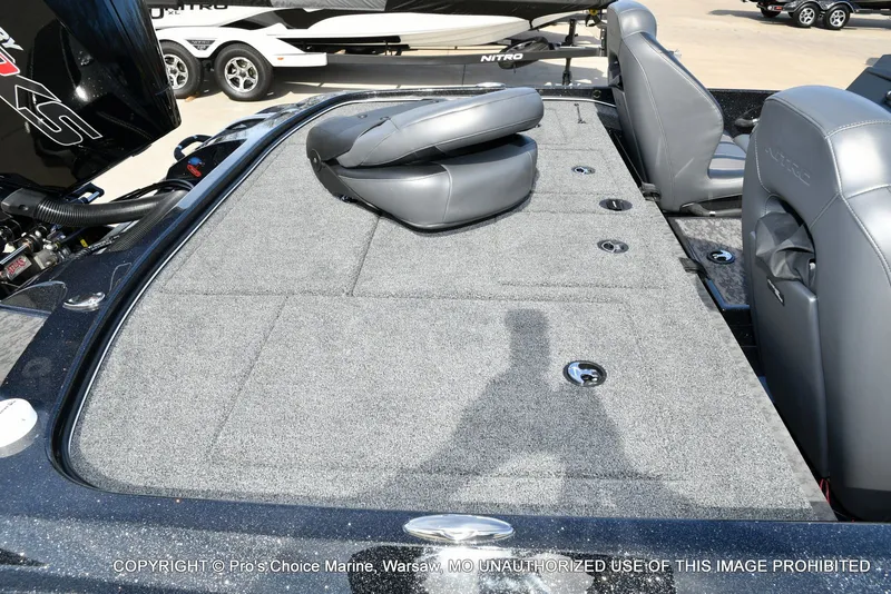 Slide: The Image of 2025 Nitro Z21 XL Pro Dual Console boat interior view. - 37