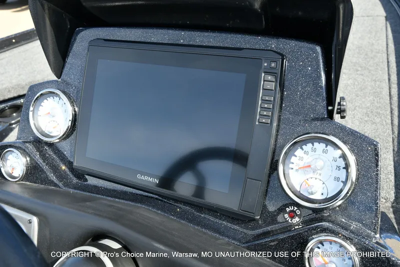 Slide: The Image of 2025 Nitro Z21 XL Pro dashboard with Garmin display. - 39