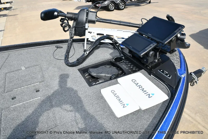 Slide: The Image of 2025 Nitro Z21 XL Pro with Garmin technology on deck. - 4