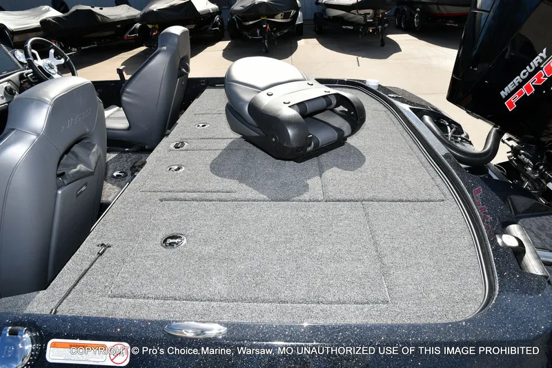 Slide: The Image of 2025 Nitro Z21 XL Pro Dual Console boat interior view. - 40