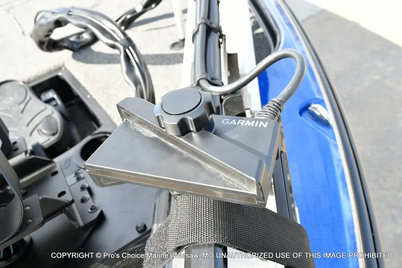 Slide: The Image of Garmin device on Nitro Z21 XL Pro Dual Console 2025 boat. - 7