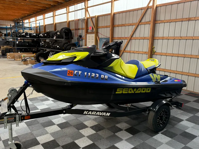 Slide: The Image of Sea-Doo Wake 170 iBR 2021 - 3