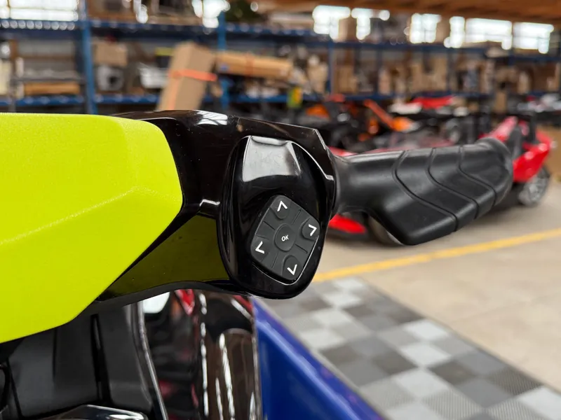 Slide: The Image of Sea-Doo Wake 170 iBR 2021 - 8