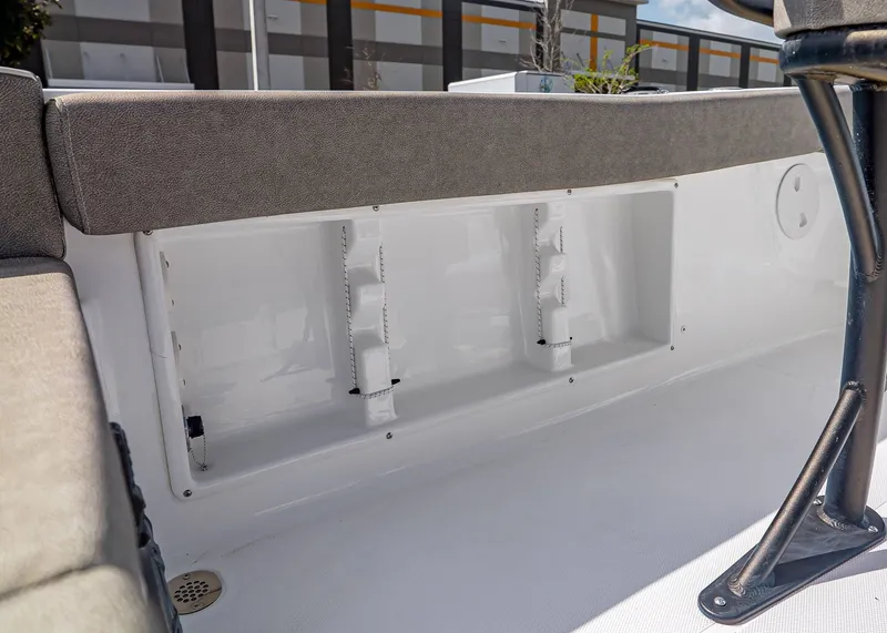 Slide: The Image of Sea Hunt Ultra 219 2026 - 10