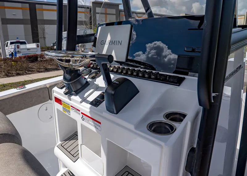 Slide: The Image of Sea Hunt Ultra 219 2026 - 15