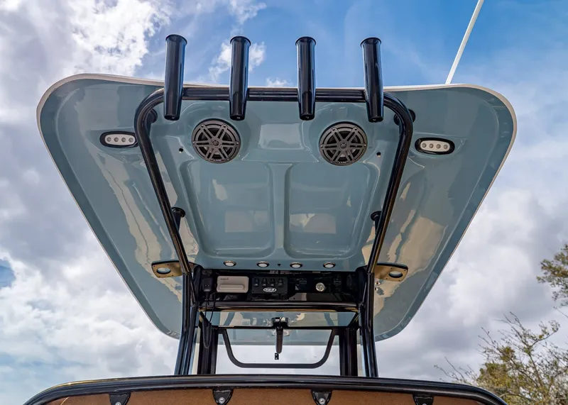 Slide: The Image of Sea Hunt Ultra 245 SE 2026 - 13