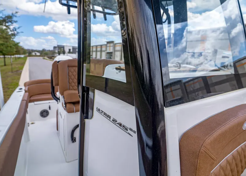 Slide: The Image of Sea Hunt Ultra 245 SE 2026 - 18