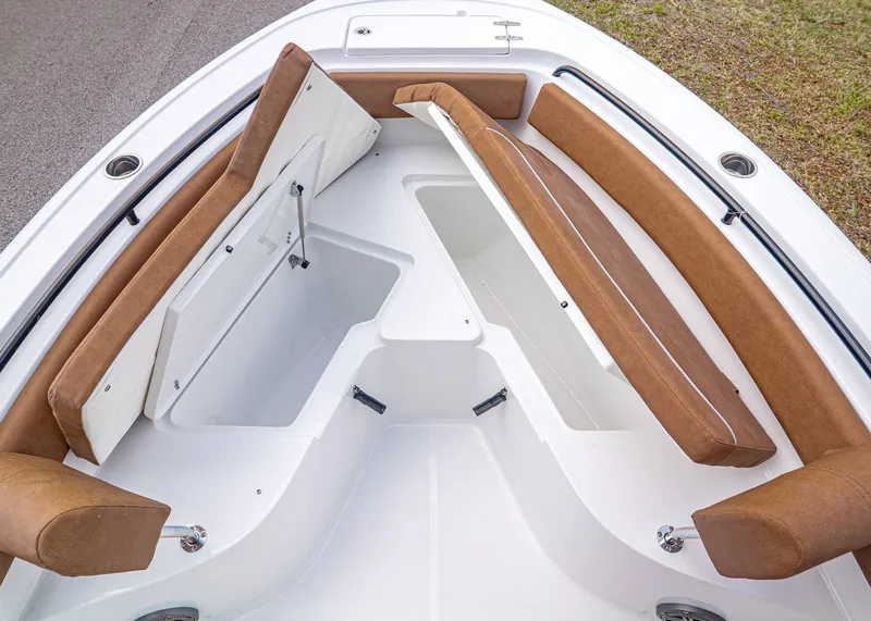 Slide: The Image of Sea Hunt Ultra 245 SE 2026 - 24