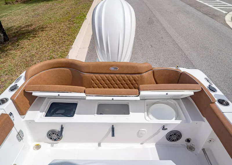 Slide: The Image of Sea Hunt Ultra 245 SE 2026 - 7