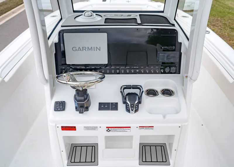 Slide: The Image of Sea Hunt Ultra 265 SE 2026 - 11