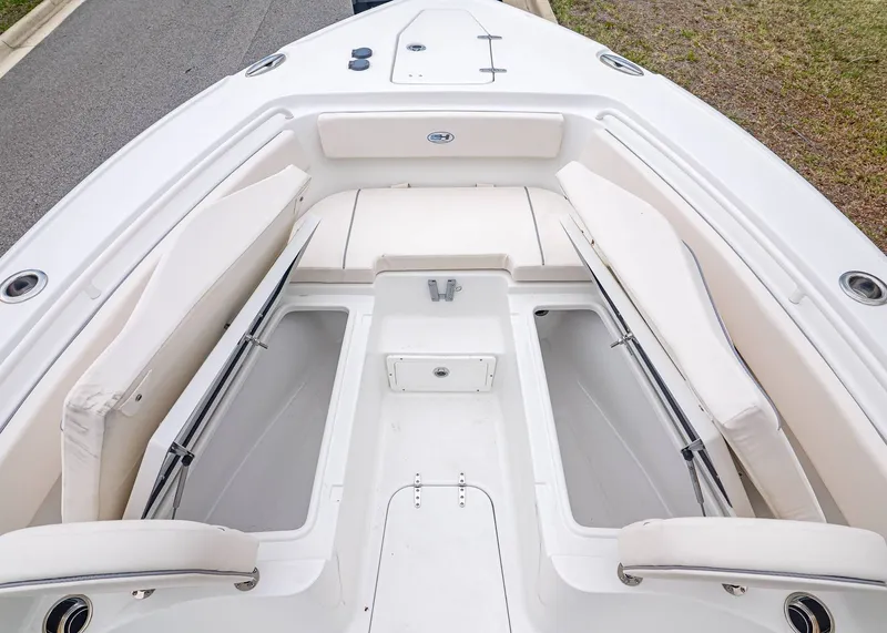 Slide: The Image of Sea Hunt Ultra 265 SE 2026 - 19