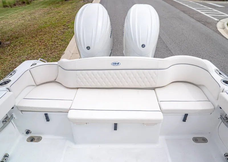 Slide: The Image of Sea Hunt Ultra 265 SE 2026 - 5