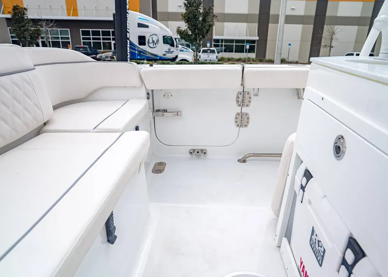 Slide: The Image of Sea Hunt Ultra 265 SE 2026 - 6