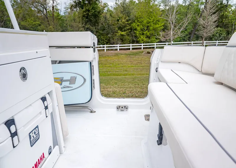 Slide: The Image of Sea Hunt Ultra 265 SE 2026 - 7