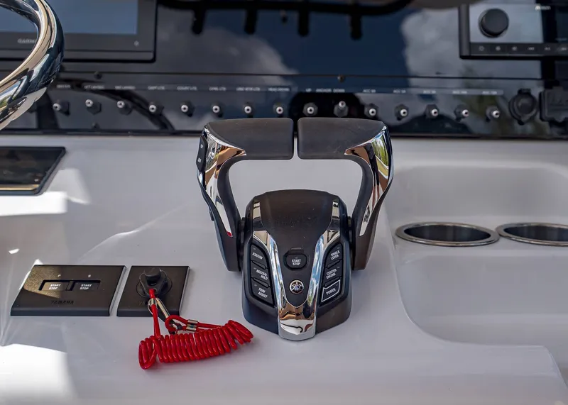 Slide: The Image of Sea Hunt Ultra 265 SE 2026 - 14