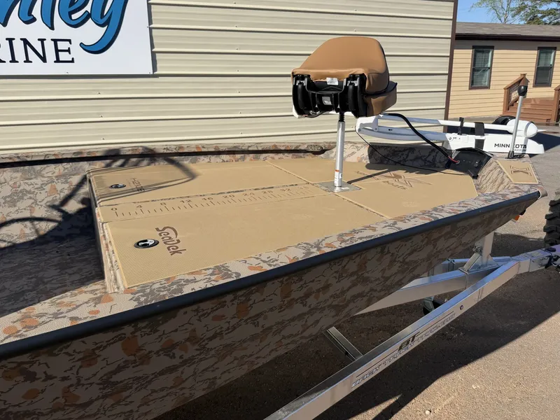 Slide: The Image of Xpress Hyper-Lift Bay Series 175HP-SEADECK 2026 - 3