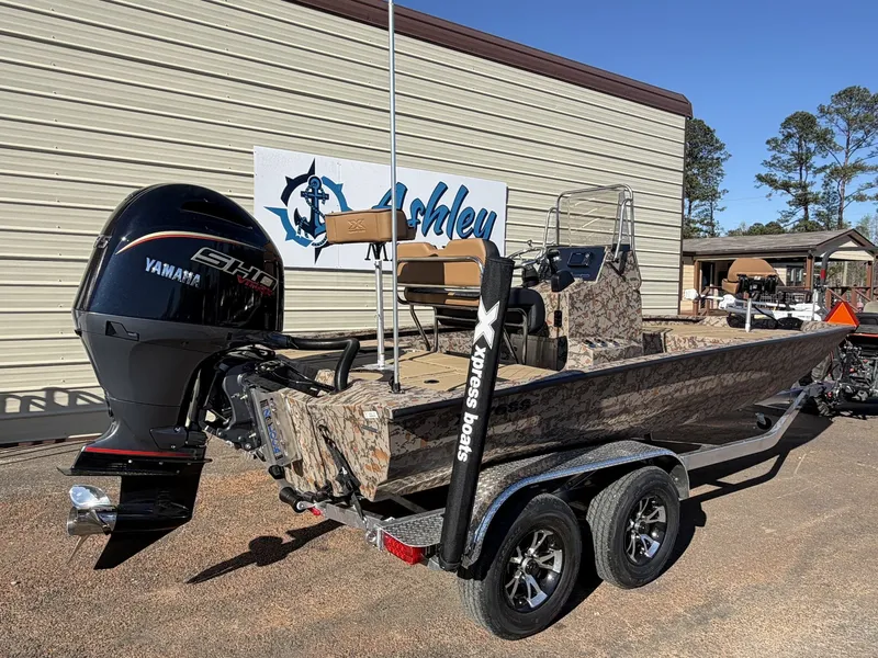 Slide: The Image of Xpress Hyper-Lift Bay Series 175HP-SEADECK 2026 - 8