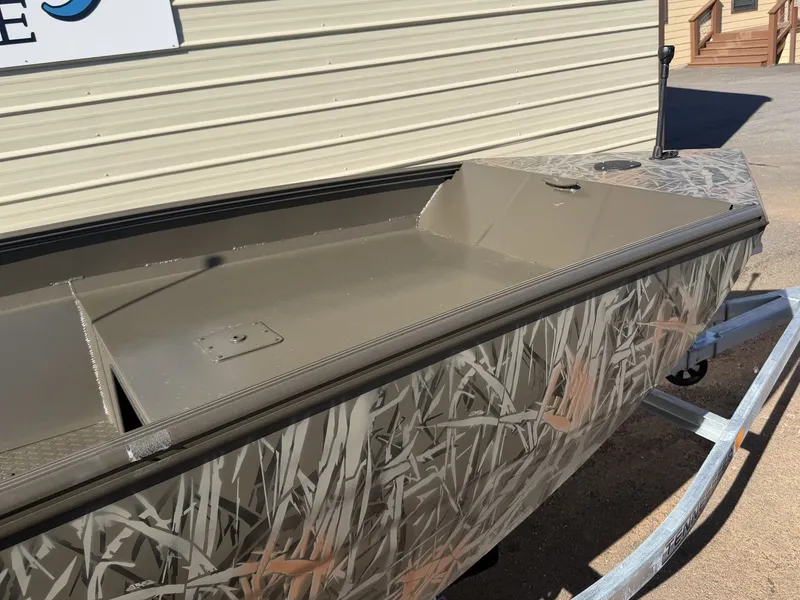 Slide: The Image of Edge Boats Sportsman Series 553DB 2026 - 3