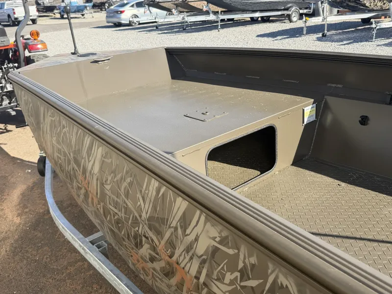 Slide: The Image of Edge Boats Sportsman Series 553DB 2026 - 5