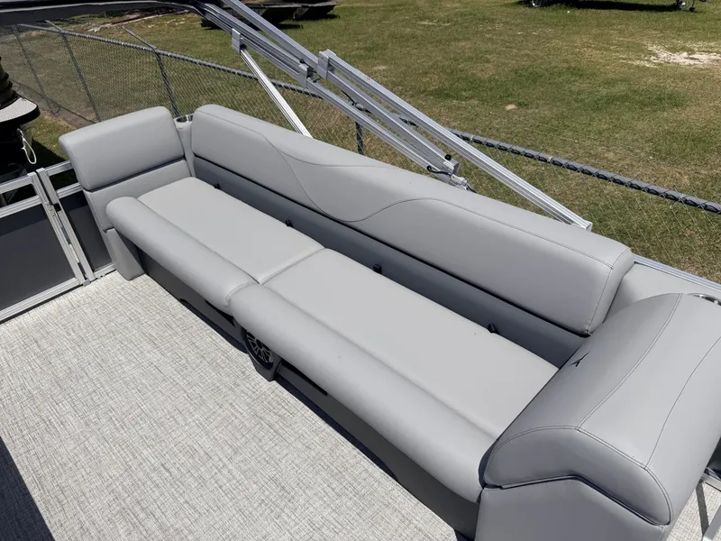Slide: The Image of Tahoe SLT 23 QUAD LOUNGER-140HP 2026 - 12