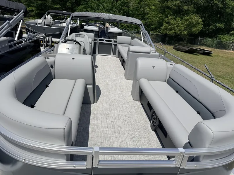 Slide: The Image of Tahoe SLT 23 QUAD LOUNGER-140HP 2026 - 3