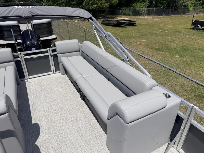 Slide: The Image of Tahoe SLT 23 QUAD LOUNGER-140HP 2026 - 6
