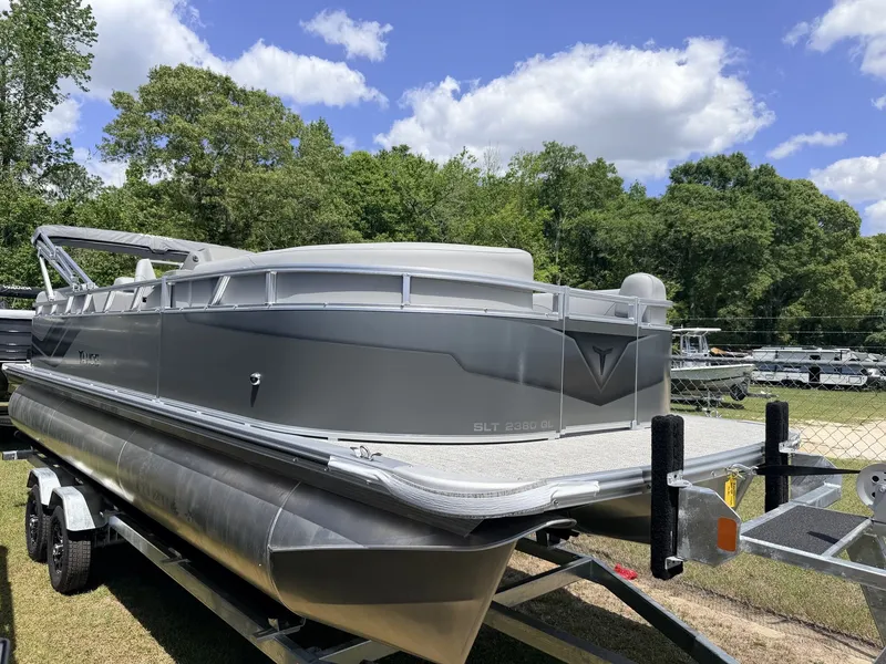 Slide: The Image of Tahoe SLT 23 QUAD LOUNGER-140HP 2026 - 2