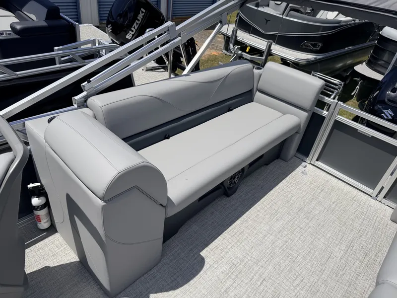 Slide: The Image of Tahoe SLT 23 QUAD LOUNGER-140HP 2026 - 5