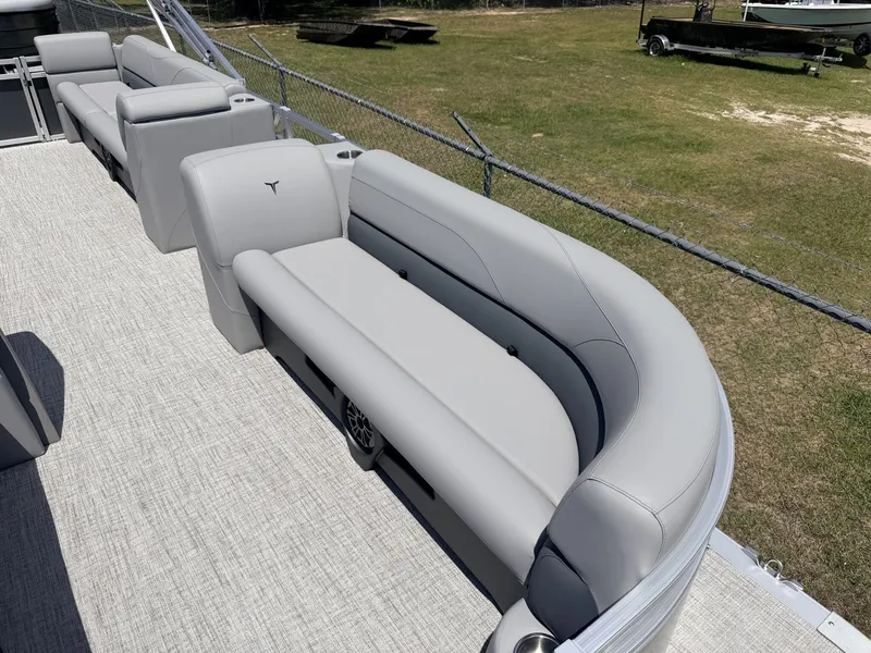 Slide: The Image of Tahoe SLT 23 QUAD LOUNGER-140HP 2026 - 8