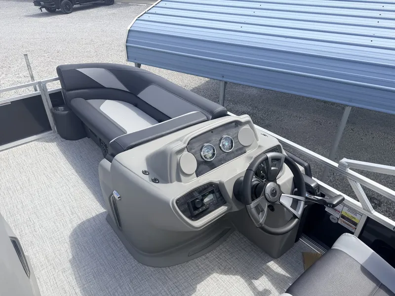 Slide: The Image of Tahoe Sport 85 23 ELITE WINDSHIELD-140HP 2026 - 9